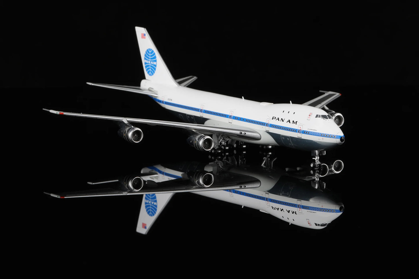 Pan Am Jet Clipper American N747PA Boeing B747-100  (With Stands)