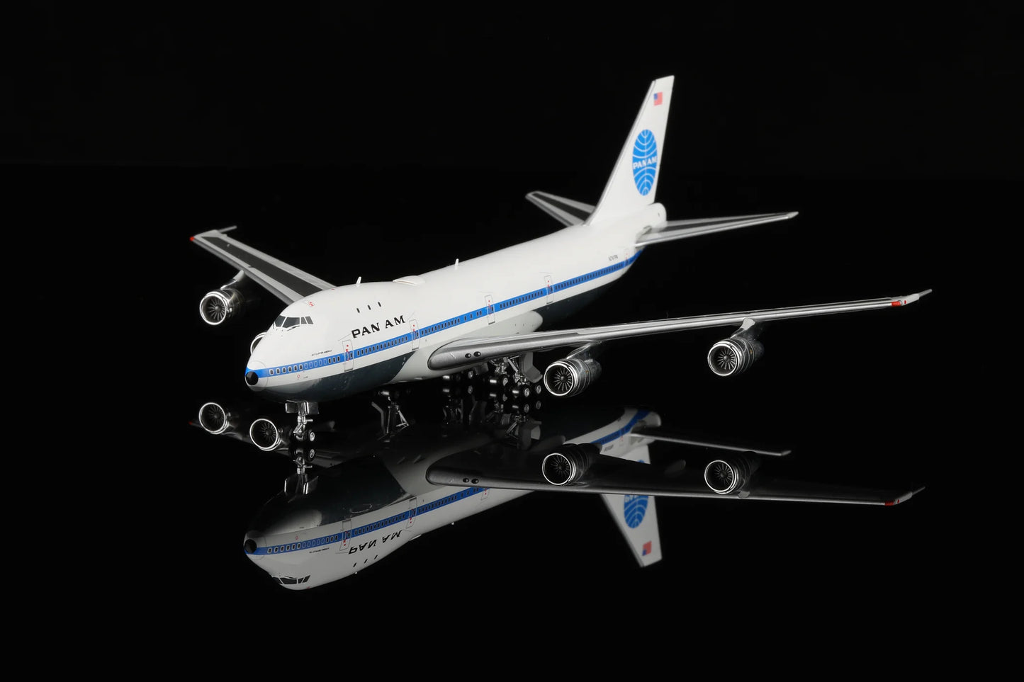 Pan Am Jet Clipper American N747PA Boeing B747-100  (With Stands)