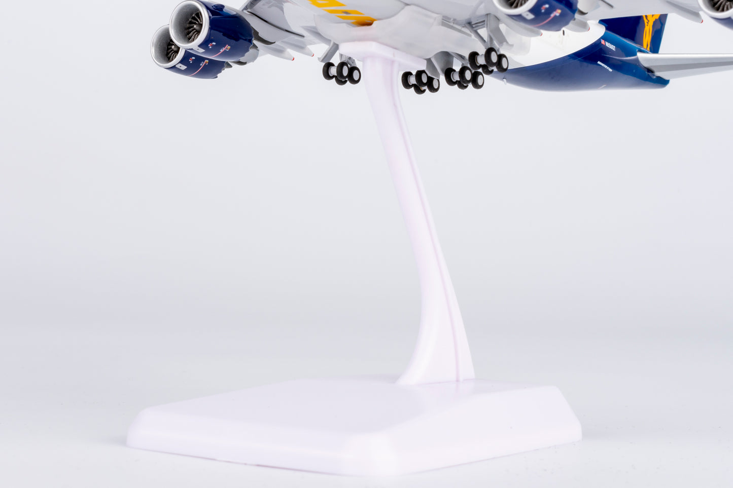 Scale Plastic Stand for 737 and Narrowbody Aircraft Models